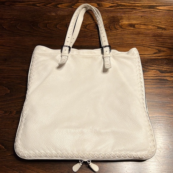 Bottega Veneta Intrecciato Leather Expandable Tote - Picture 2 of 16